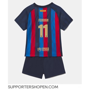 Barcelona Ferran Torres #11 Hemmatröja Barn 2022-23 Kortärmad (+ korta byxor)